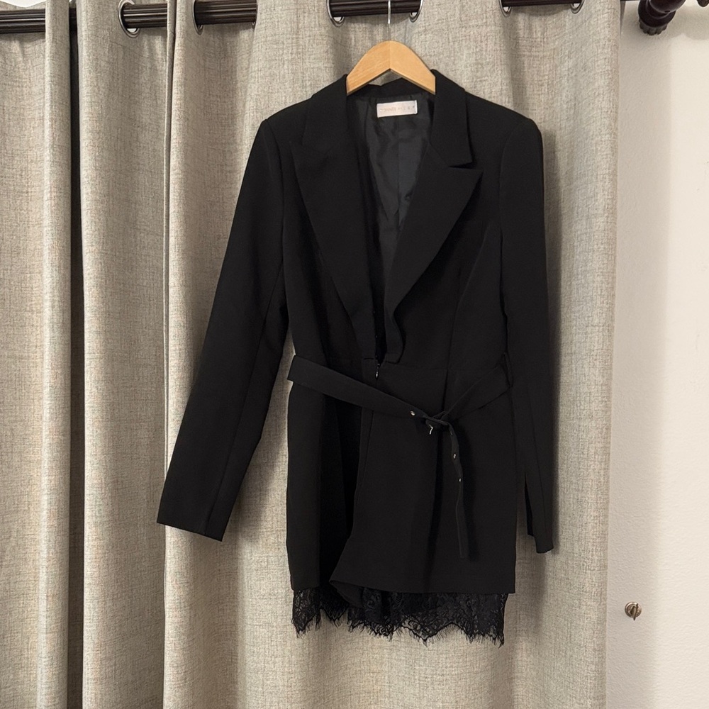 Elegant Black Women's Blazer with Lace Trim